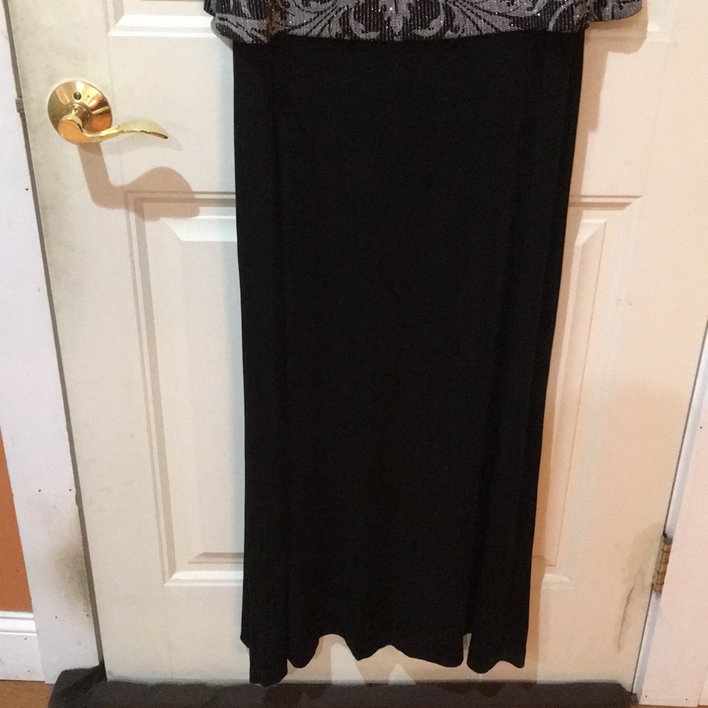 Long Dress for the Holidays - Picture 4 of 5